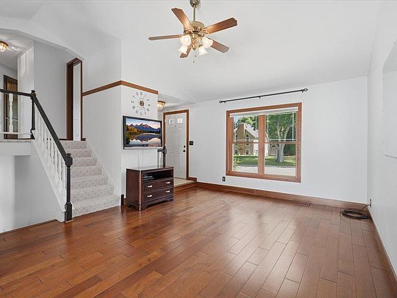 3rd image of 7474 Jeffery Ln S