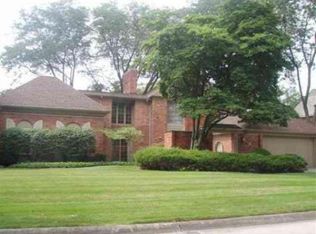 45 Willow Tree Pl, Grosse Pointe Shores, MI 48236
