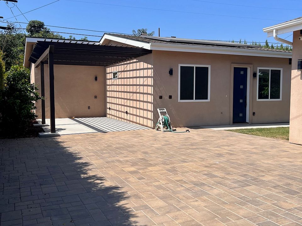 Driveway with Trellis
