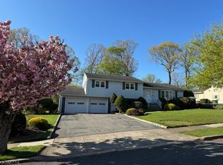 15 Mandon Dr, Wayne, NJ