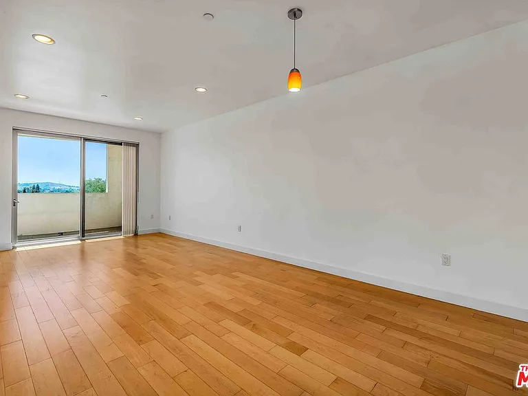 1260 S Corning St #305 — Photo 6