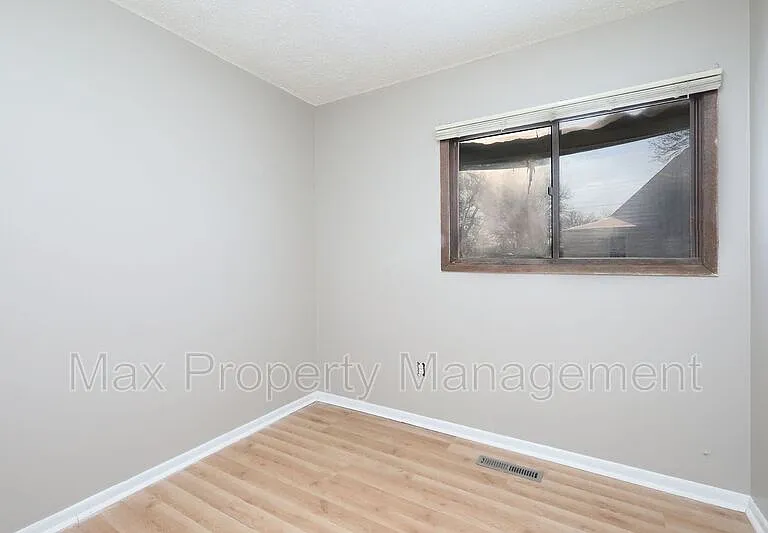 3919 SW 3rd St — Photo 5