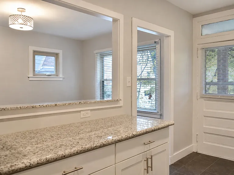 6418 Phillips Ave — Photo 8