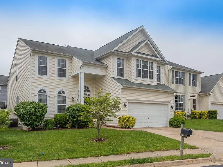 411 Hanrahan Ct SE — Photo 2