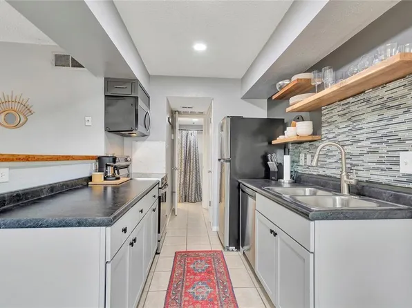 2750 Holly Hall St APT 812, Houston, TX 77054