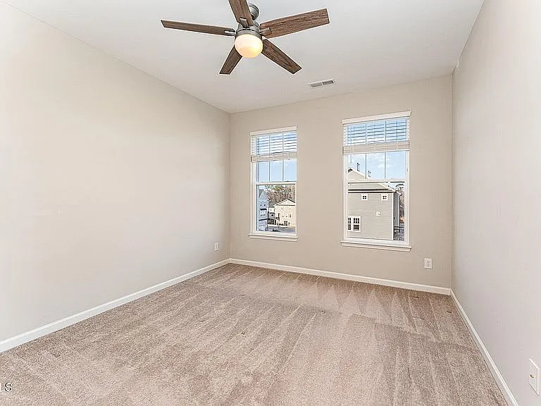 1049 Lathrop Ln — Photo 26