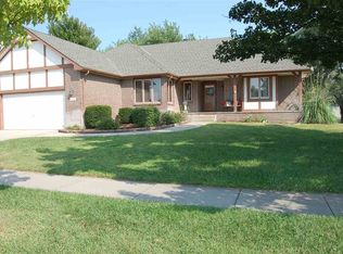 254 N Lakeside Dr, Andover, KS 67002