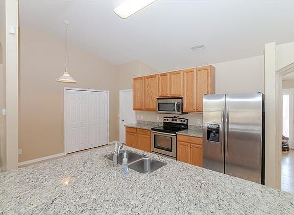 5th image of 343 NE 27th St