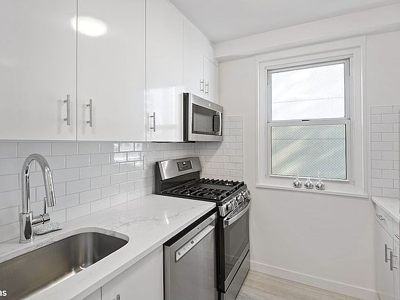 5th image of 520 E 72nd St APT 15A