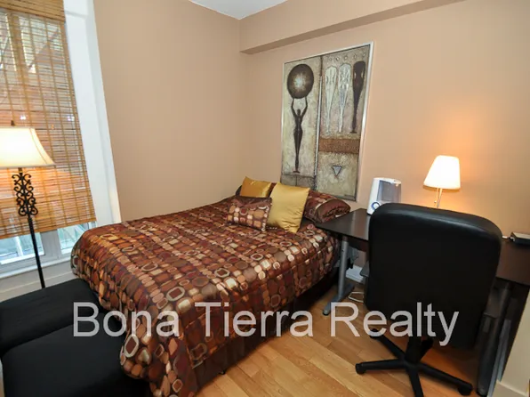 350 W 42nd St APT 7H, New York, NY 10036
