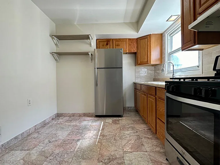 Sinclair Ave — Photo 1