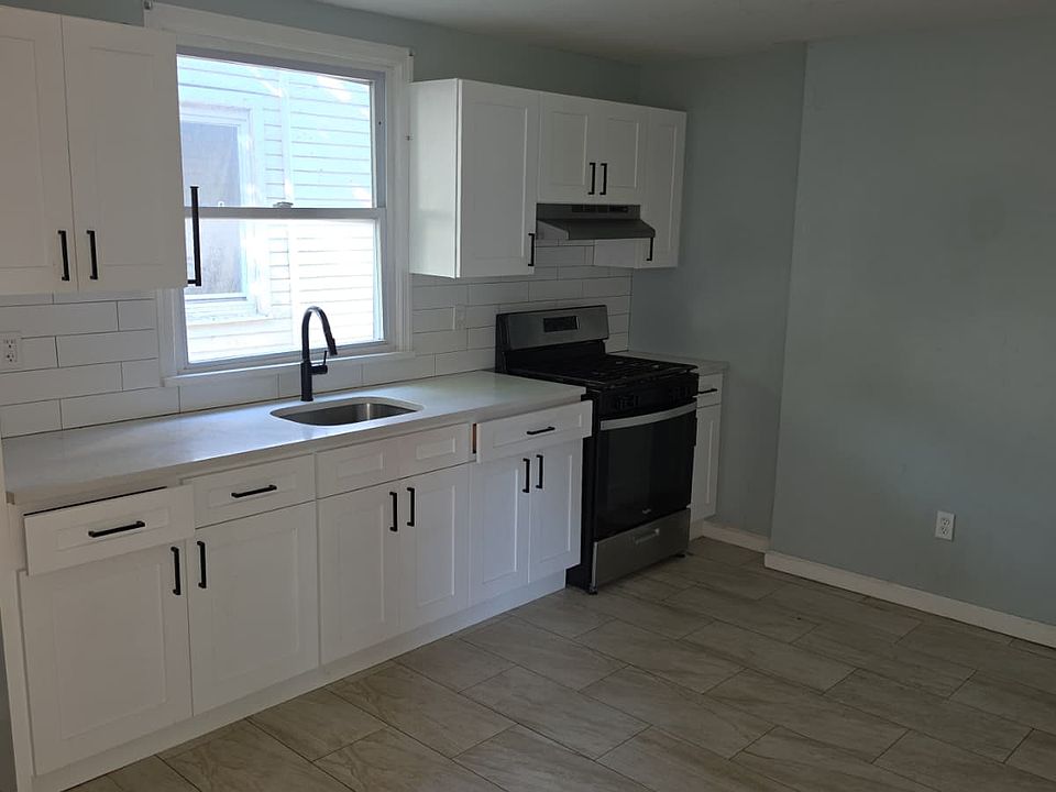 1st image of 922 S 17th St #1R