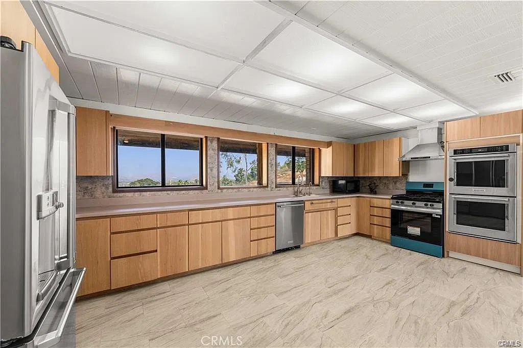 2 bed, 1917 sqft, $2,800 — Photo 3