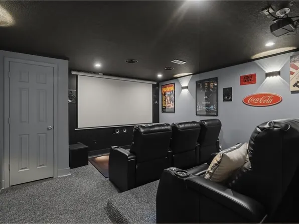 647 SW Crestview Dr, Grain Valley, MO 64029