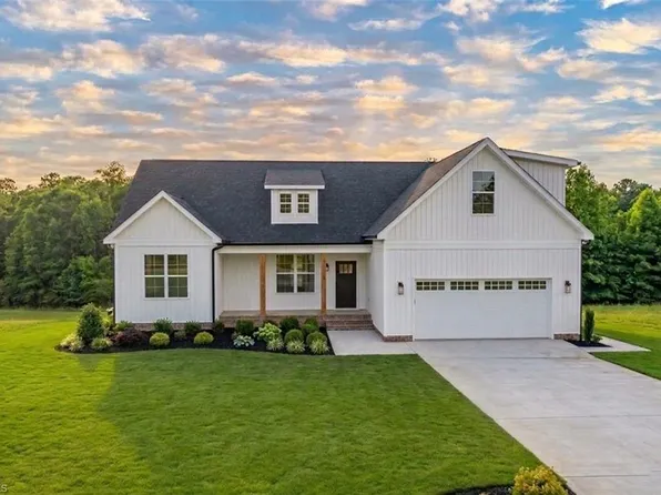 5225 Belews Creek Rd, Walkertown, NC 27051