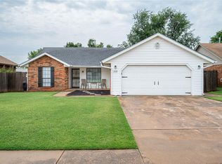 1104 Northridge Rd, Moore, OK 73160