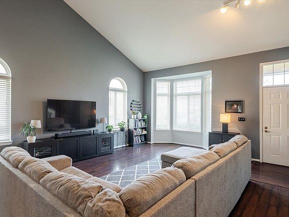 4th image of 7956 Thornhill Dr
