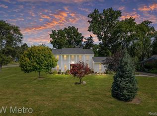 4670 Bantry Dr, West Bloomfield, MI 48322