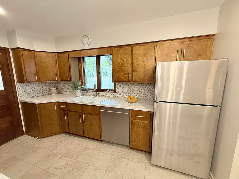 2350 N Eastman Rd — Photo 10