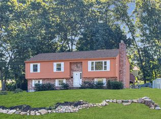60 N Cobble Hill Rd, Warwick, RI 02886