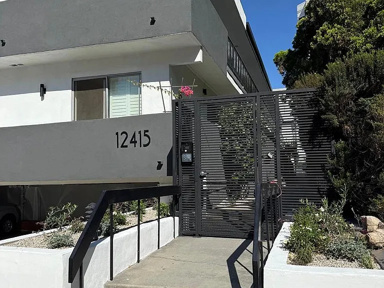 12415 Texas Ave #8 — Photo 1