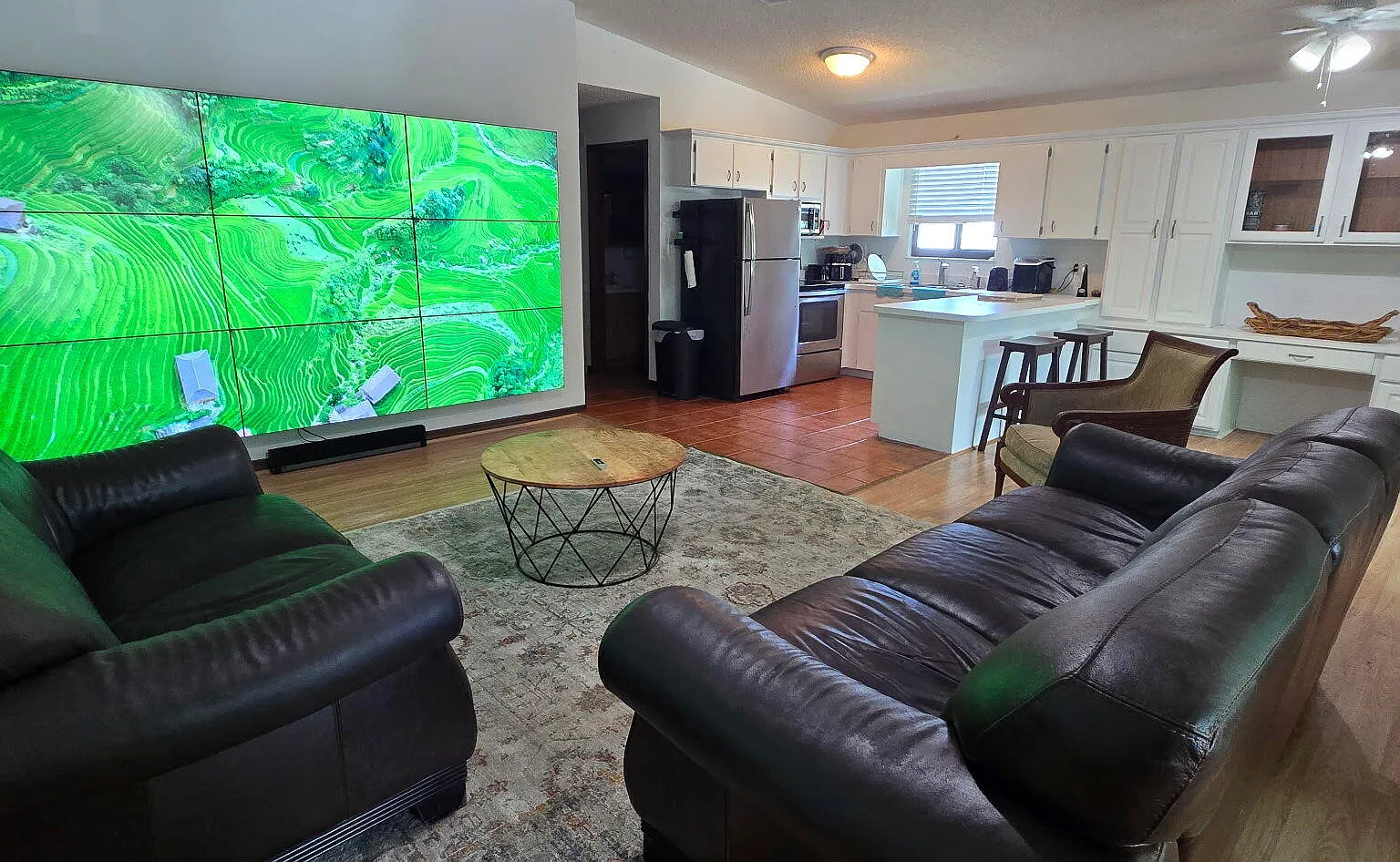 2 bed, 2.0 bath, 912 sqft, $2,800 — Photo 3