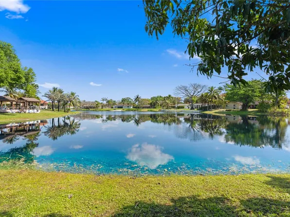 7327 Sabal Dr, Miami Lakes, FL 33014