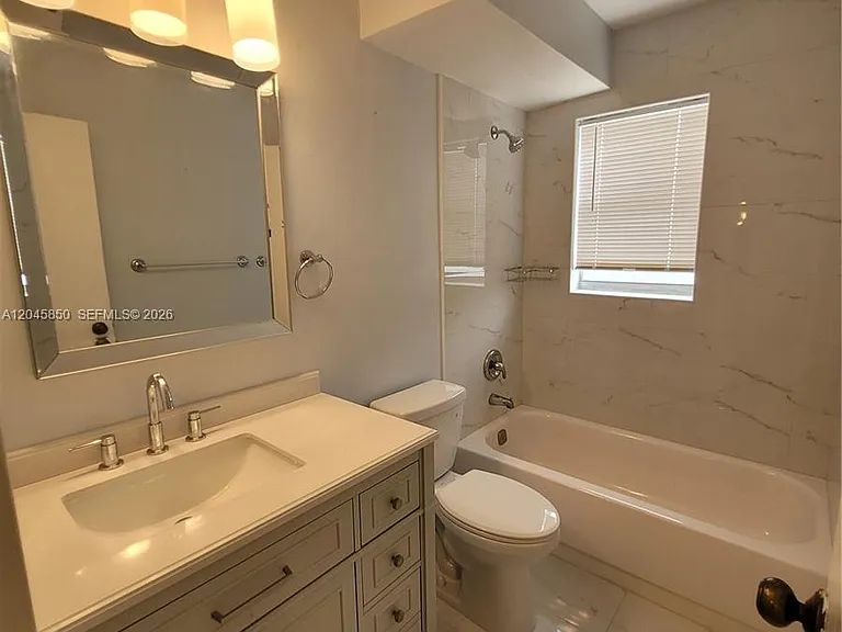 1800 N Lauderdale Ave #1210 — Photo 4