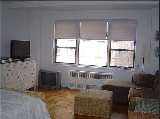 3rd image of 30 E 37th St APT 4C