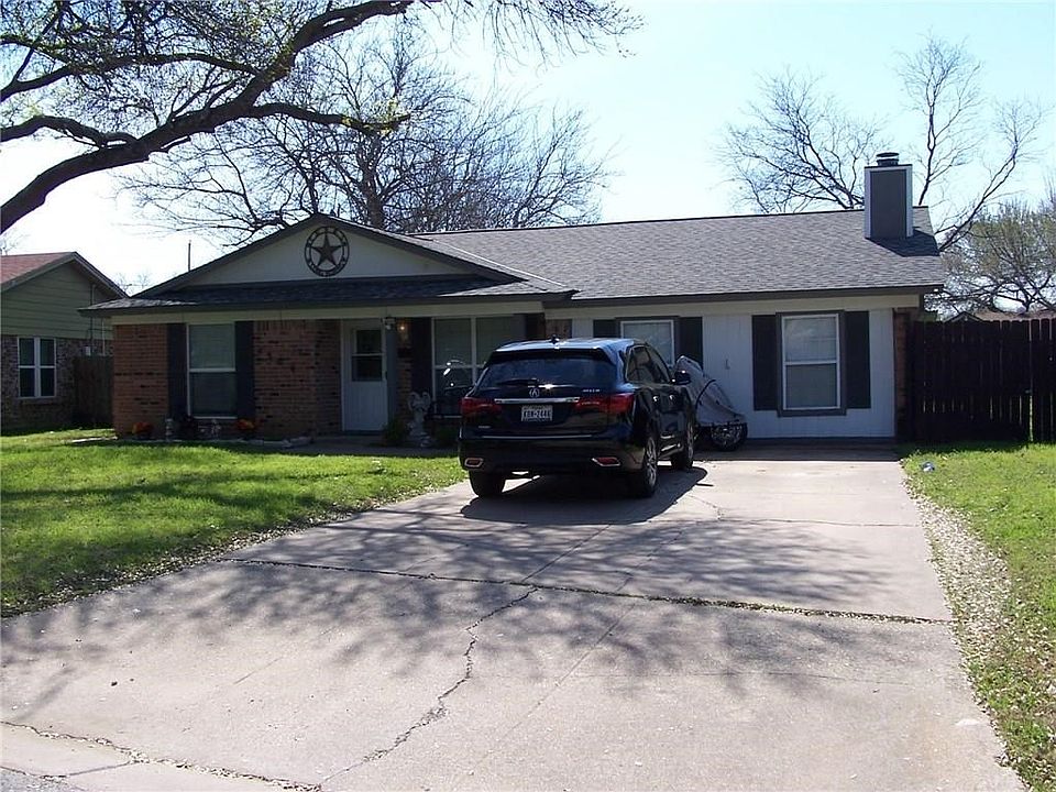 Welcome home to this wonderful home in the heart of Haltom City.