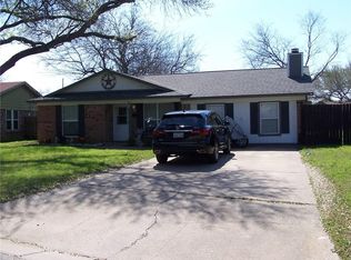 4504 Dee Ln, Haltom City, TX 76117