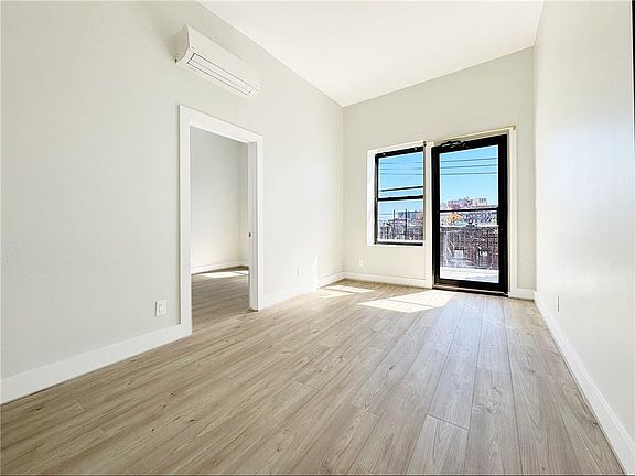 4th image of 2850 W 17th St