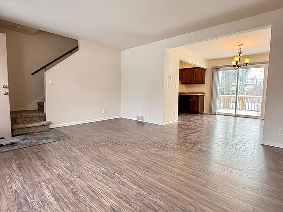 3rd image of 130 E Farnum Ave