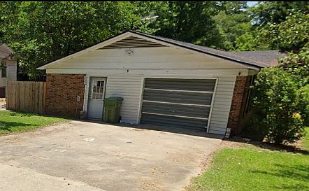2nd image of 501 W Barr St