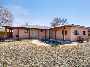 711 Cavalry Ct, Taos, NM 87571