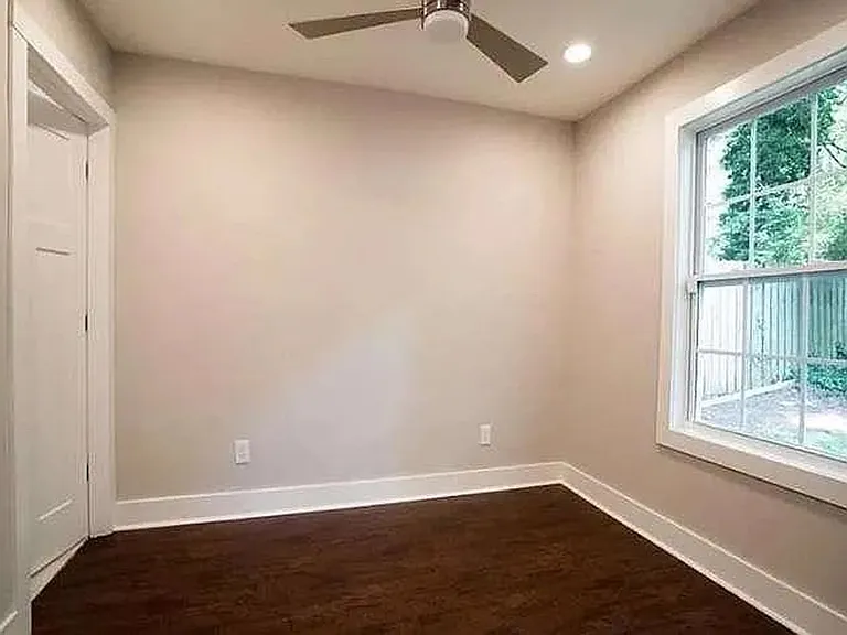 954 Parsons St SW — Photo 11