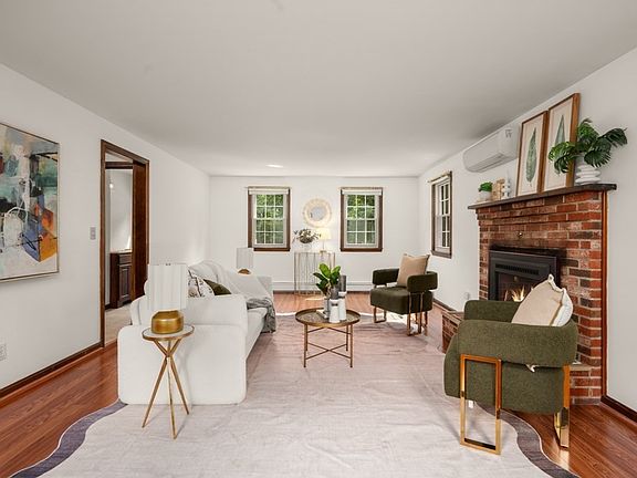3rd image of 13 Pinewood Rd