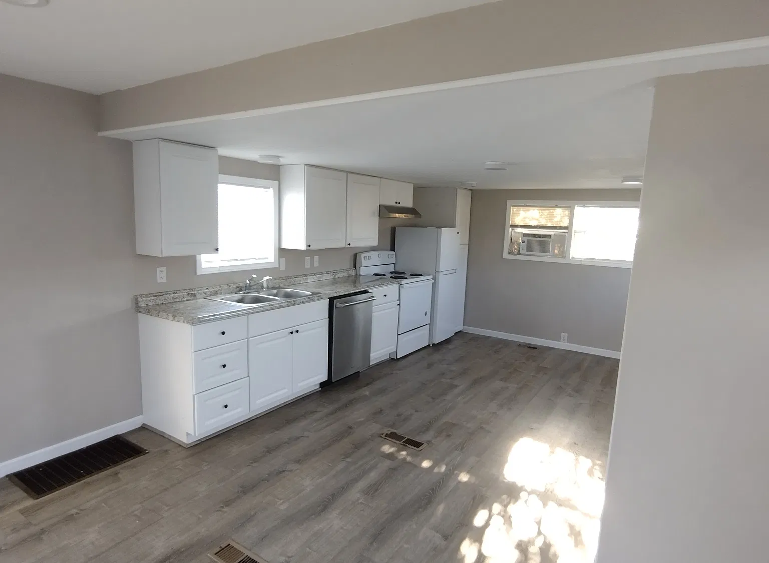 2 bed, 1010 sqft, $1,200 — Photo 2