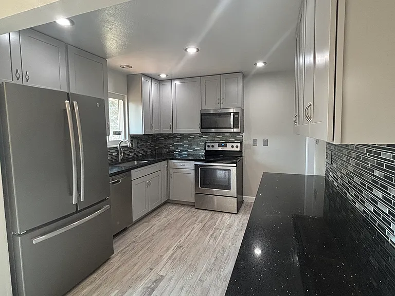 3495 Montebello Dr W — Photo 4