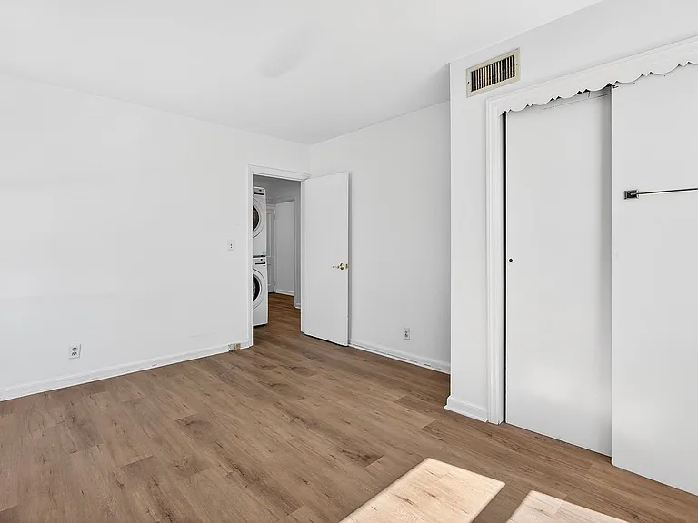 290-92 Louis St #1 — Photo 16
