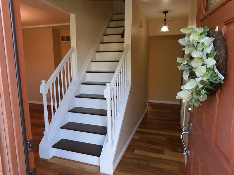 4 bed, 4.0 bath, 2900 sqft, $2,500 — Photo 3