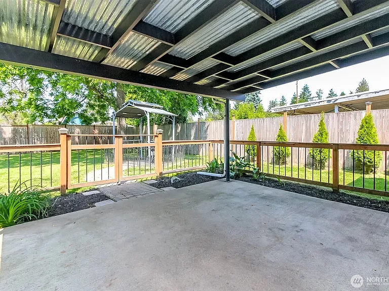 1109 28th St SE — Photo 9