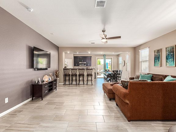 3rd image of 3881 E Balsam Dr