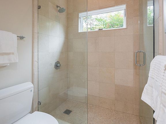 2nd image of 869 Richardson Ct #B