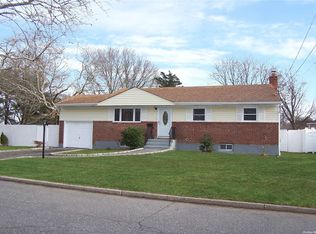 31 Solow Ln, East Northport, NY 11731