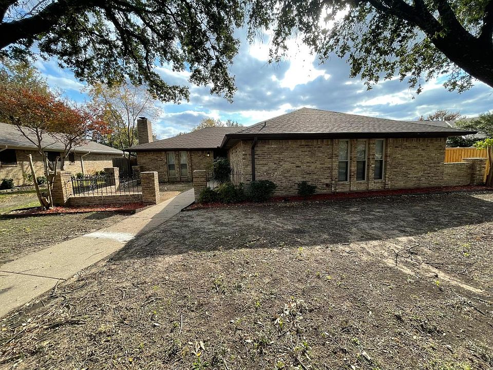 1st image of 906 Autumn Lake Dr