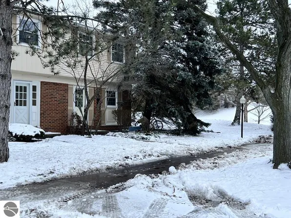 5053 Buckingham Pl, Troy, MI 48098