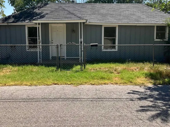 102 Smith St, Burkburnett, TX 76354