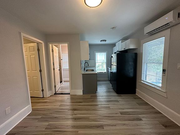 2nd image of 1021 E Cayuga St