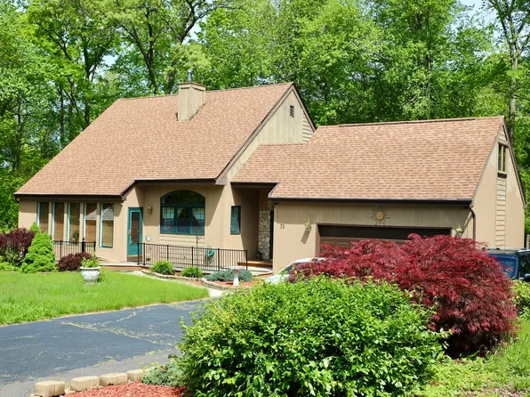 22 Siegas Road, Burlington, CT 06013